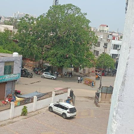 New Gayatri Palace Near Prem Mandir วรินดาวัน ภายนอก รูปภาพ