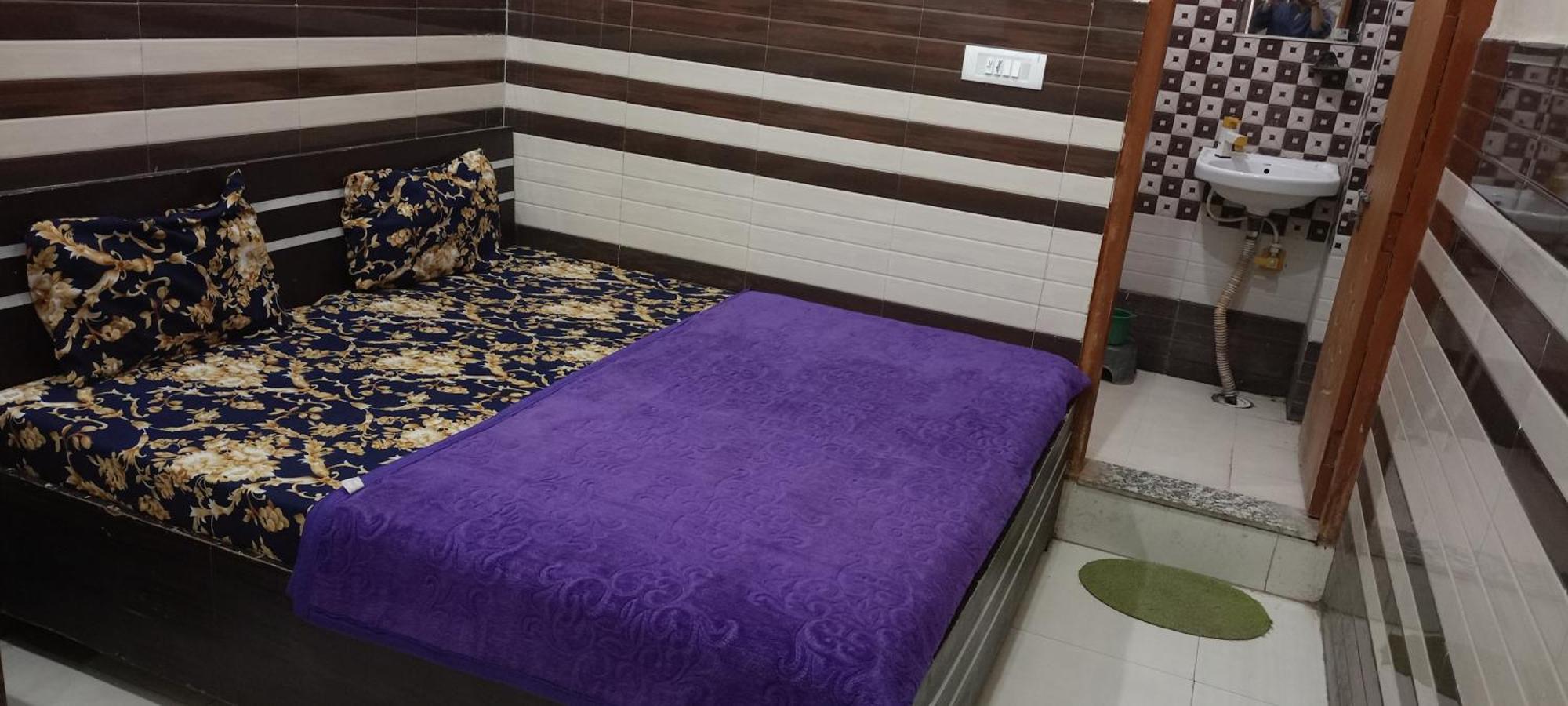 New Gayatri Palace Near Prem Mandir วรินดาวัน ภายนอก รูปภาพ