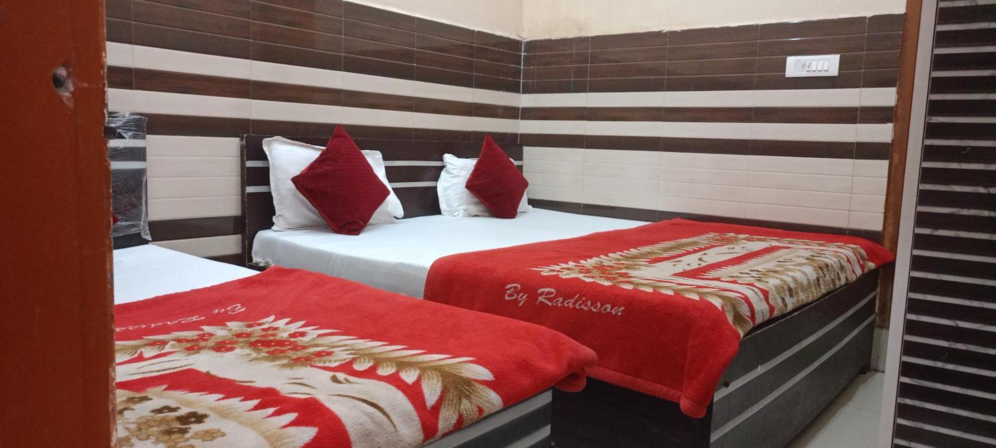 New Gayatri Palace Near Prem Mandir วรินดาวัน ภายนอก รูปภาพ
